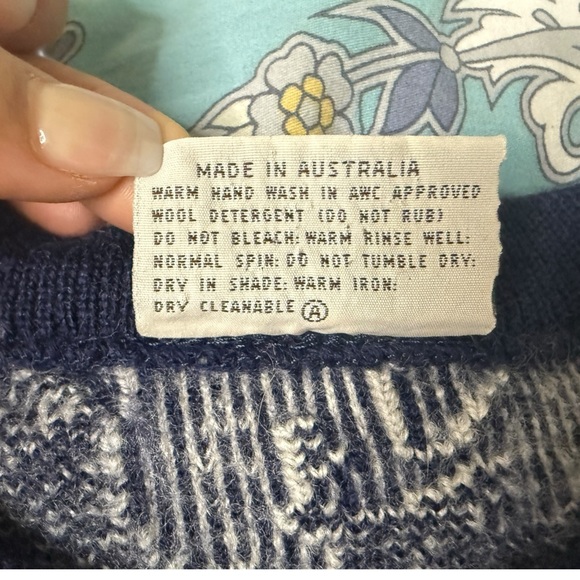 Vintage Koala Bear Hysport Pure New Wool Down under Size 14 Tight Knit Sweater - Picture 6 of 6